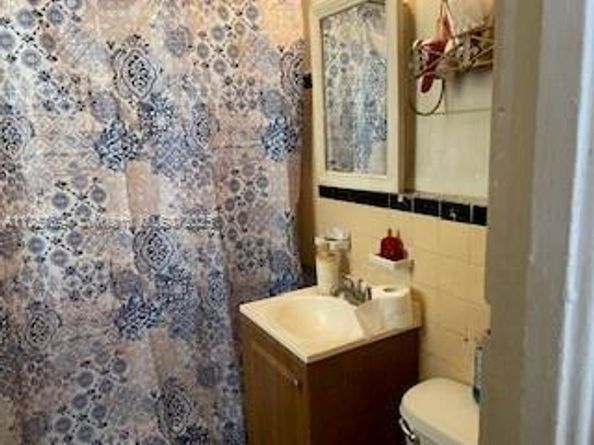 2156 NW 32nd St, Miami FL 33142