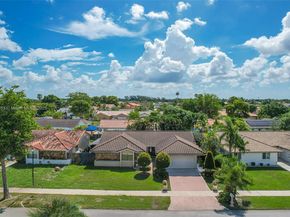 20045 NW 65th Ct, Hialeah FL 33015