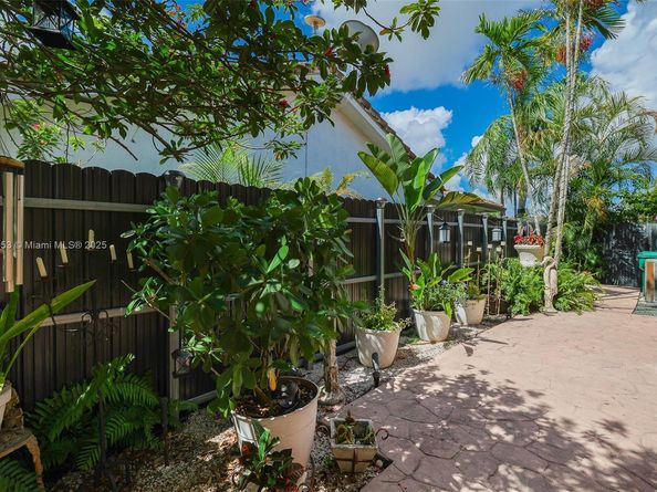 20045 NW 65th Ct, Hialeah FL 33015