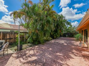 20045 NW 65th Ct, Hialeah FL 33015