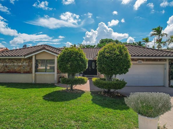 20045 NW 65th Ct, Hialeah FL 33015