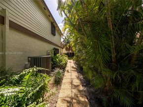 15552 SW 48th St, Miami FL 33185