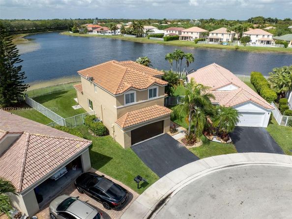 4242 Magnolia Ridge Dr, Weston FL 33331