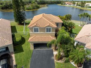 4242 Magnolia Ridge Dr, Weston FL 33331