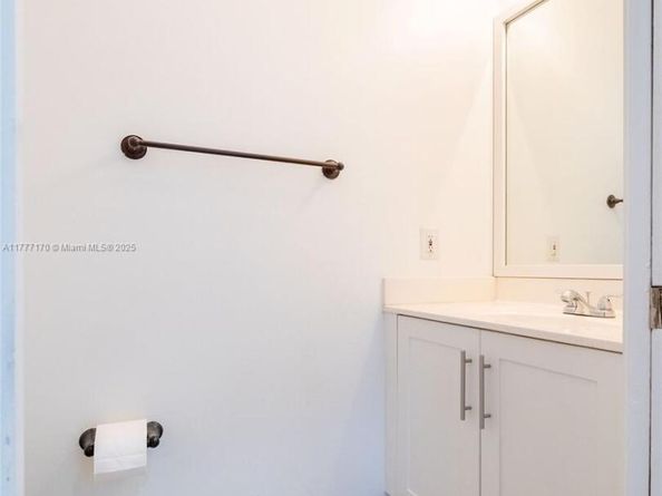 4242 Magnolia Ridge Dr, Weston FL 33331