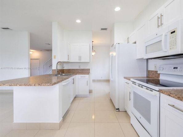 4242 Magnolia Ridge Dr, Weston FL 33331