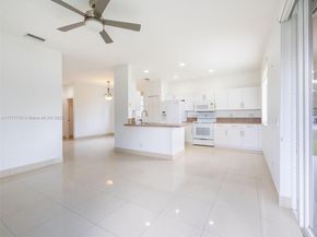 4242 Magnolia Ridge Dr, Weston FL 33331