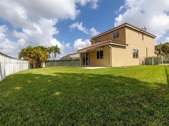 4242 Magnolia Ridge Dr, Weston FL 33331