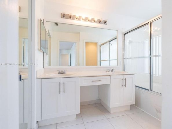 4242 Magnolia Ridge Dr, Weston FL 33331