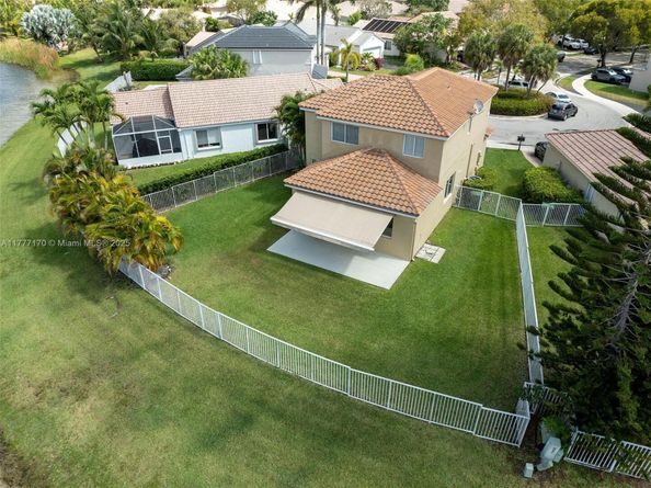 4242 Magnolia Ridge Dr, Weston FL 33331
