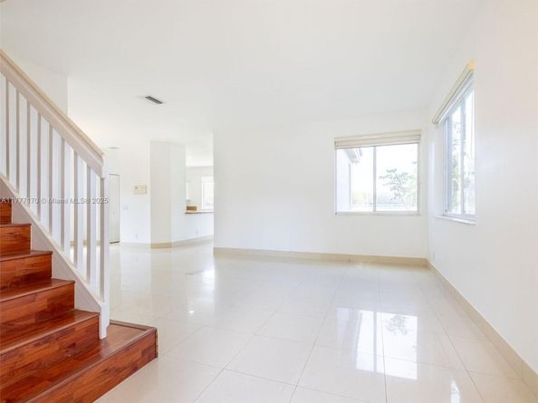 4242 Magnolia Ridge Dr, Weston FL 33331