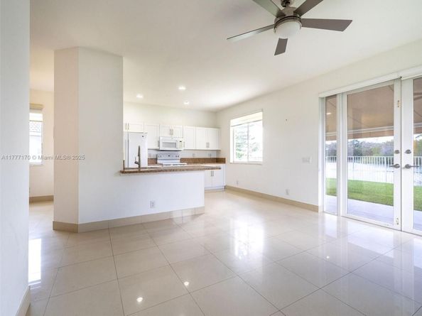 4242 Magnolia Ridge Dr, Weston FL 33331