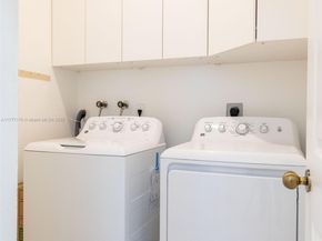 4242 Magnolia Ridge Dr, Weston FL 33331