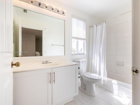 4242 Magnolia Ridge Dr, Weston FL 33331