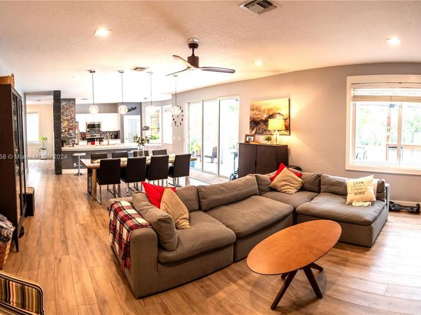857 Vanda Ter, Weston FL 33327
