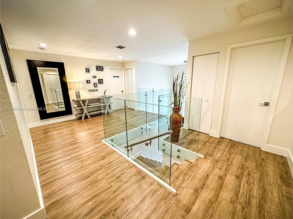 857 Vanda Ter, Weston FL 33327