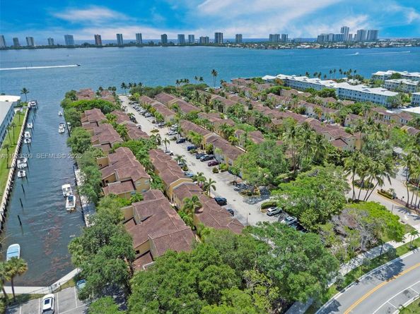 1105 Lake Shore Dr 202, Lake Park FL 33403