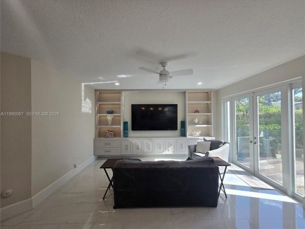 4953 Kensington Cir, Coral Springs FL 33076