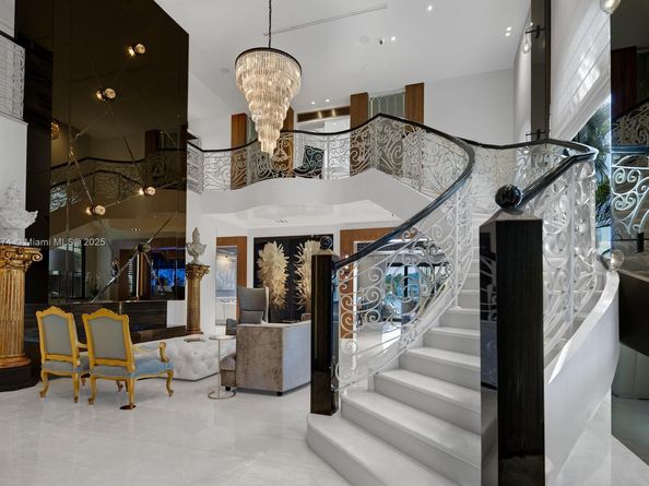 176 S Hibiscus Dr, Miami Beach FL 33139