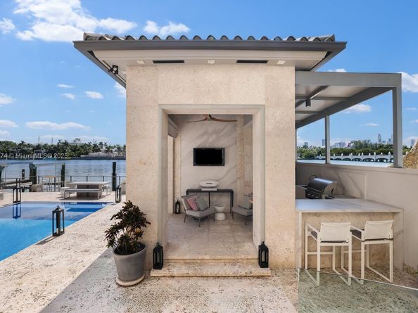 176 S Hibiscus Dr, Miami Beach FL 33139