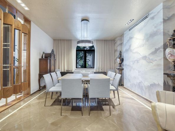 176 S Hibiscus Dr, Miami Beach FL 33139