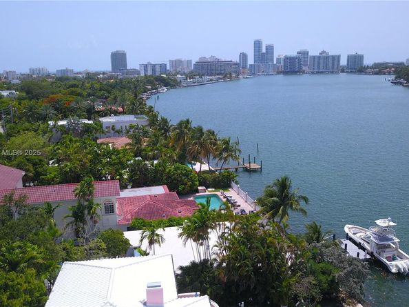 1560 Bay Dr, Miami Beach FL 33141