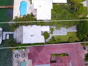 1560 Bay Dr, Miami Beach FL 33141