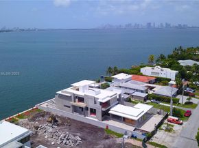 1560 Bay Dr, Miami Beach FL 33141