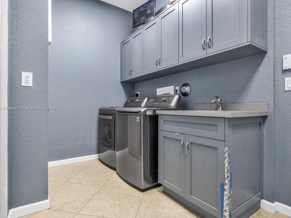 12995 SW 40th St, Davie FL 33330