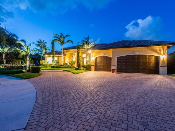 12995 SW 40th St, Davie FL 33330