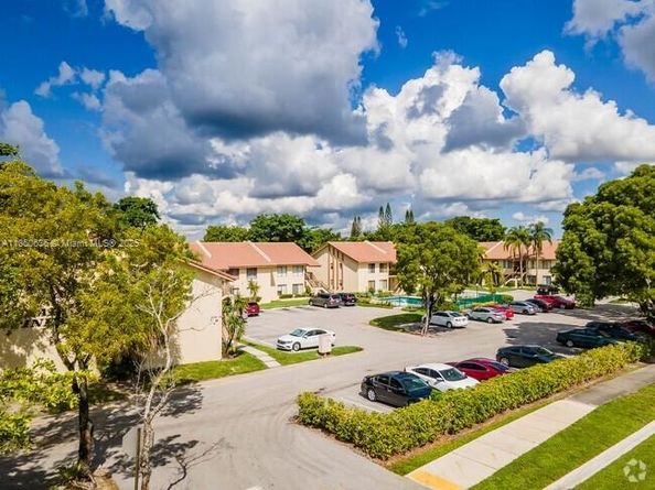 2568 Riverside Dr 411, Coral Springs FL 33065