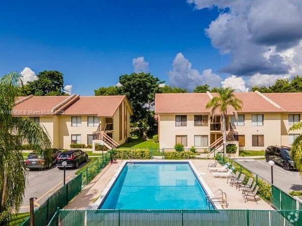 2568 Riverside Dr 411, Coral Springs FL 33065