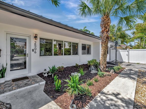 2506 NE 30th St, Fort Lauderdale FL 33306