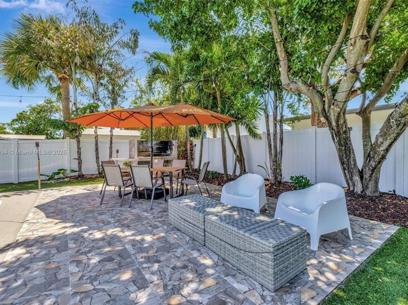 2506 NE 30th St, Fort Lauderdale FL 33306