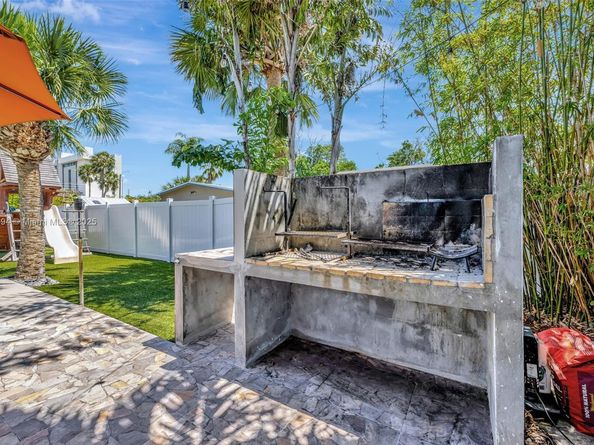 2506 NE 30th St, Fort Lauderdale FL 33306