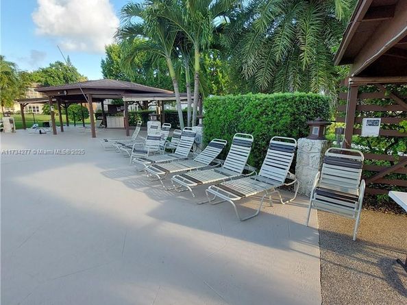 4805 NW 35th St 506, Lauderdale Lakes FL 33319