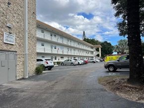 4805 NW 35th St 506, Lauderdale Lakes FL 33319