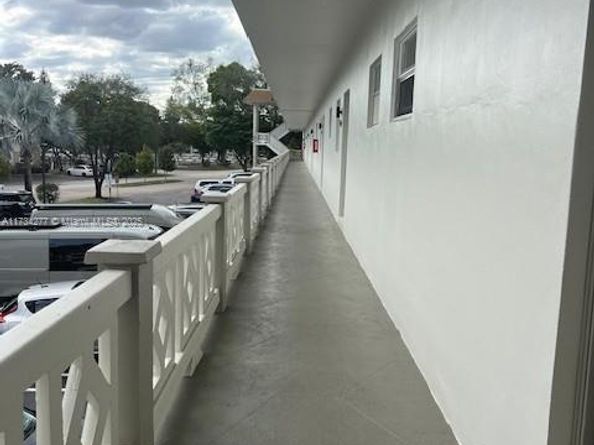 4805 NW 35th St 506, Lauderdale Lakes FL 33319