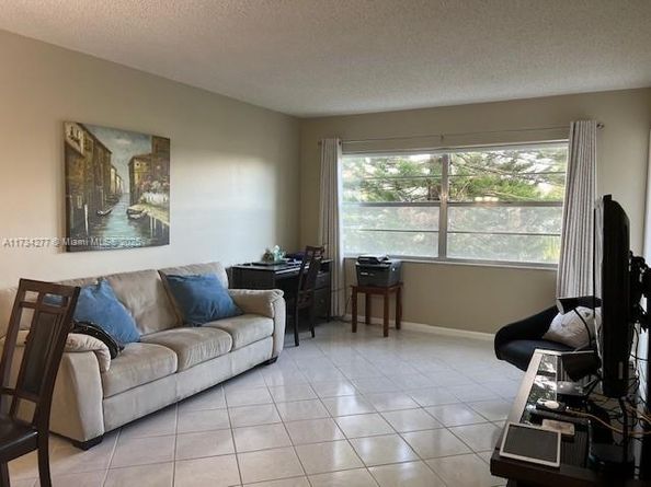 4805 NW 35th St 506, Lauderdale Lakes FL 33319