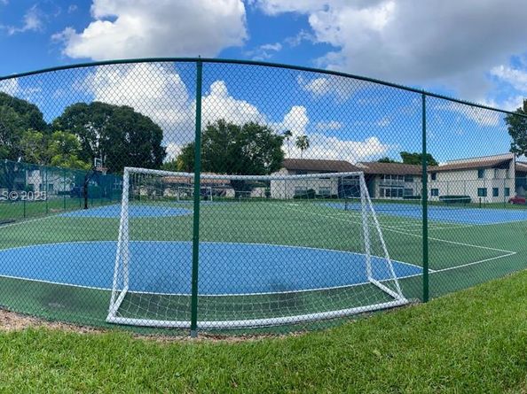 370 E Laurel Dr 3 E, Margate FL 33063