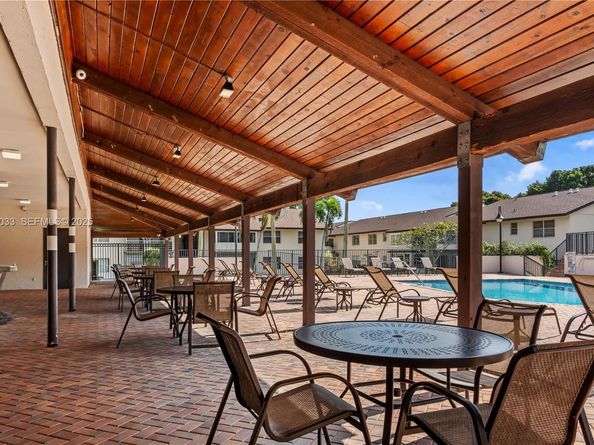 370 E Laurel Dr 3 E, Margate FL 33063