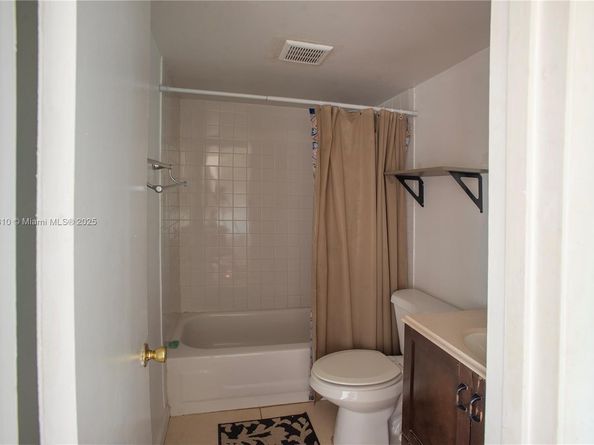 405 S Pine Island Rd 405D, Plantation FL 33324