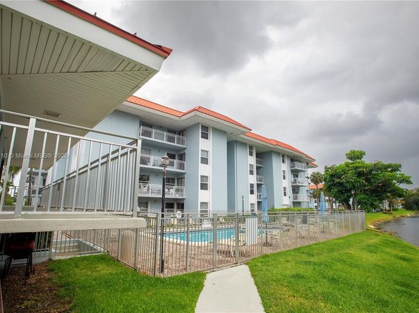 405 S Pine Island Rd 405D, Plantation FL 33324