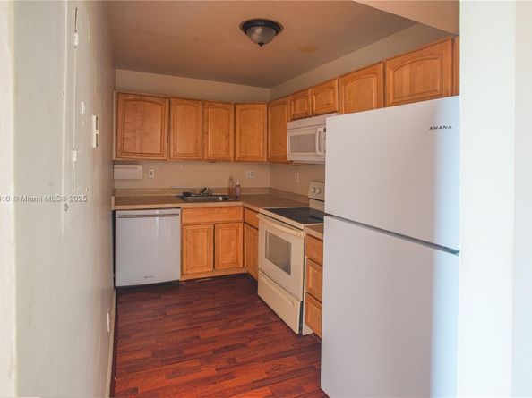 405 S Pine Island Rd 405D, Plantation FL 33324