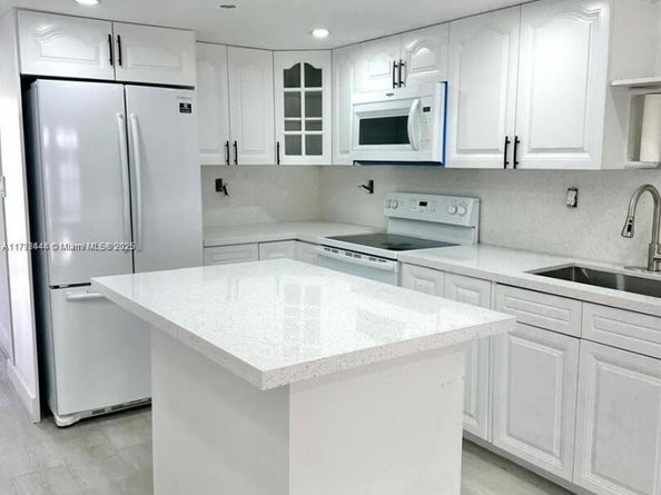 12025 SW 10th St 204, Miami FL 33184