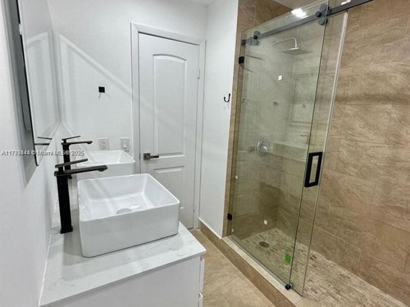 12025 SW 10th St 204, Miami FL 33184