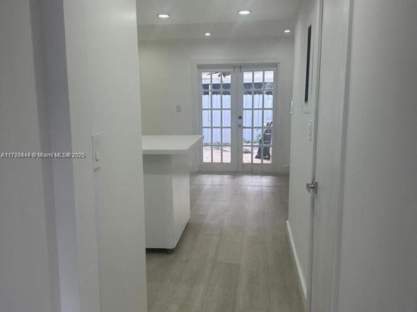 12025 SW 10th St 204, Miami FL 33184