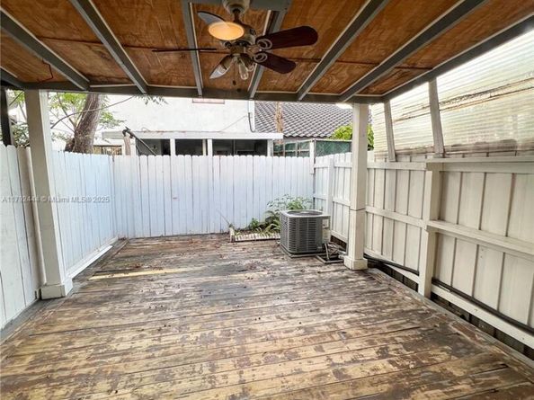 12025 SW 10th St 204, Miami FL 33184