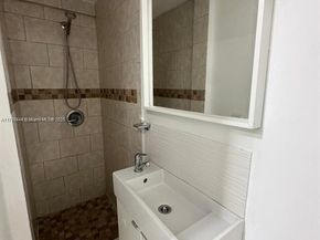 12025 SW 10th St 204, Miami FL 33184