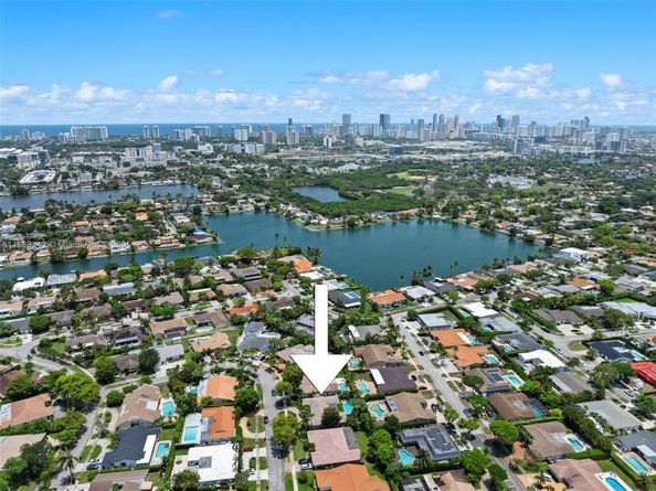 2100 NE 211th Ter, Miami FL 33179